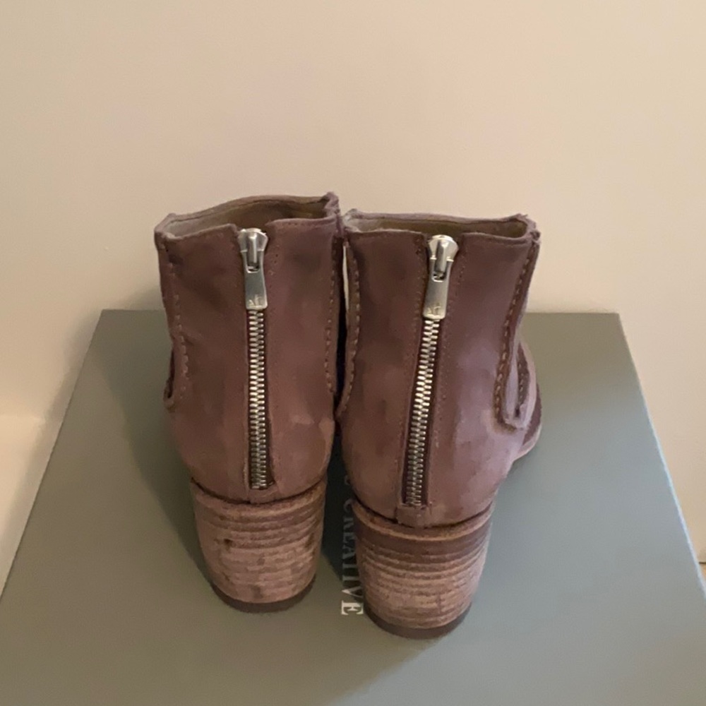 Beautiful suede boots. - Picture 3 of 6